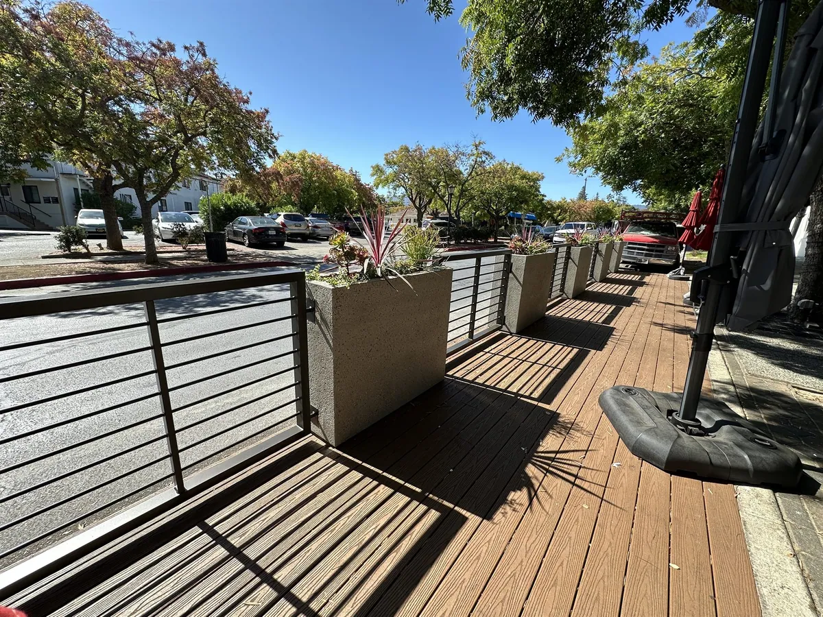 Planter deck railing detail