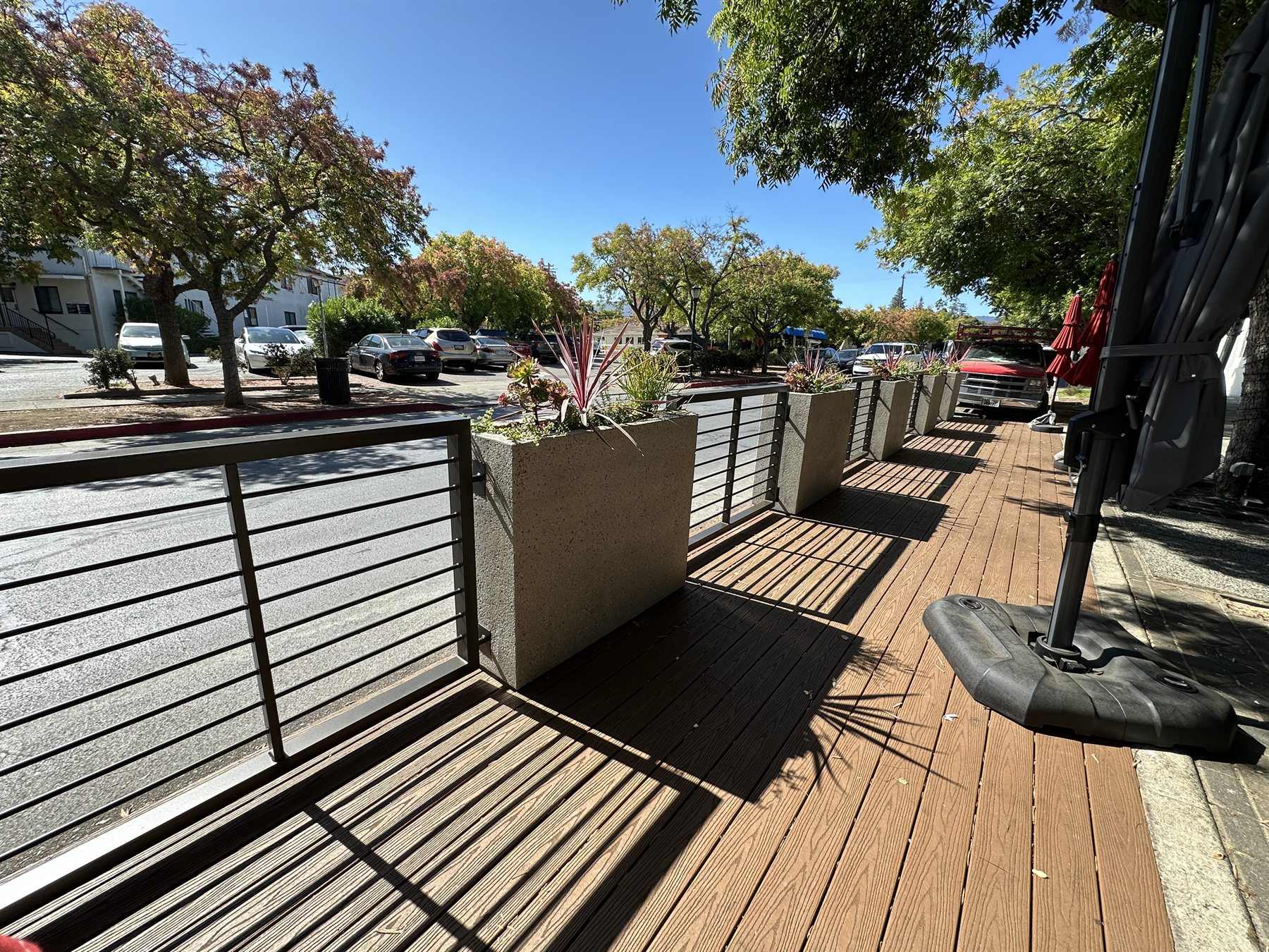 Planter deck railing detail